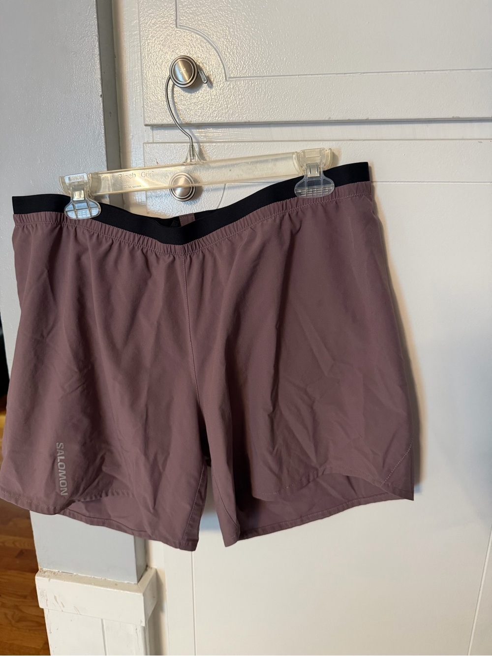 Salomon Cross 5” women’s  Mauve Athletic Shorts with Black Waistband